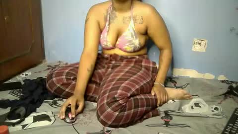 Snapshot of botty_queen chatting on April 20, 2026, 6:16 am botty_queen online show from April 20, 2026, 6:16 am