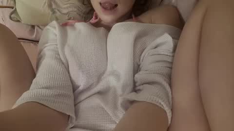 Snapshot of bouncyqueenmajesty chatting on February 8, 2025, 12:06 am Bouncy Queen Majesty online show from February 8, 2025, 12:06 am