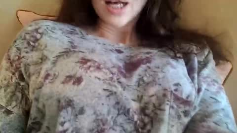 Snapshot of bouncyqueenmajesty chatting on February 10, 2025, 6:45 pm Bouncy Queen Majesty online show from February 10, 2025, 6:45 pm