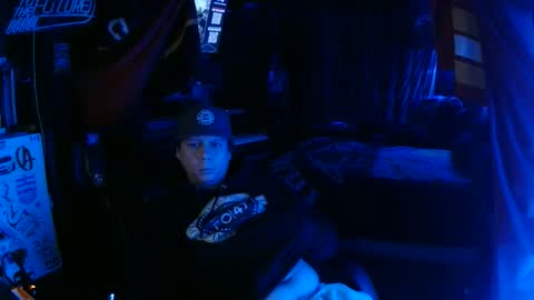 Bowerboi1217 online show from November 19, 2025, 6:02 am