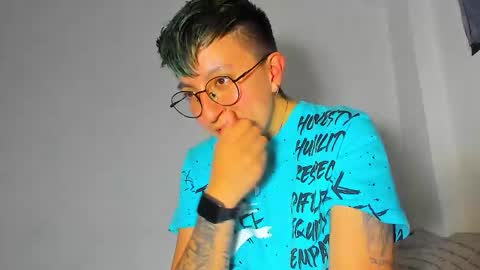 Snapshot of boy_trans chatting on December 17, 2025, 2:17 am Edward ftm trans queerslave online show from December 17, 2025, 2:17 am