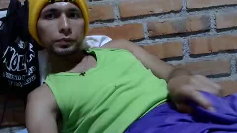 Snapshot of boycumlatino21 chatting on October 23, 2025, 11:24 pm Boy online show from October 23, 2025, 11:24 pm