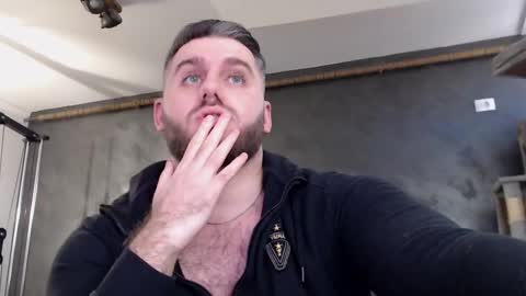 Snapshot of brad_pittfall chatting on February 12, 2025, 11:18 am ask me online show from February 12, 2025, 11:18 am