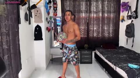 Bradley Strong online show from November 11, 2025, 3:23 pm