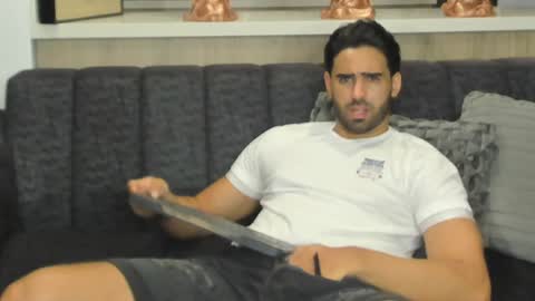 bradleymartin7 online show from January 31, 2025, 4:25 am