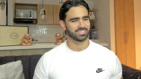 bradleymartin7 online show from November 7, 2025, 12:10 am