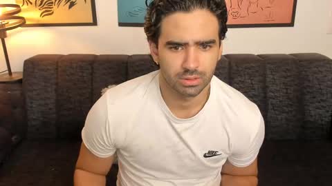 bradleymartin7 online show from May 25, 2026, 11:49 am
