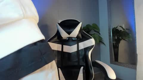 Snapshot of brand_collins chatting on February 8, 2026, 11:35 am Brand online show from February 8, 2026, 11:35 am