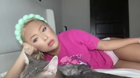Skyyybanks online show from May 16, 2026, 4:20 am