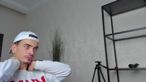 BrandonTateX online show from December 18, 2024, 3:33 pm