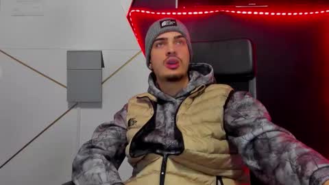 Snapshot of brandontatex chatting on February 10, 2026, 5:33 am BrandonTateX online show from February 10, 2026, 5:33 am