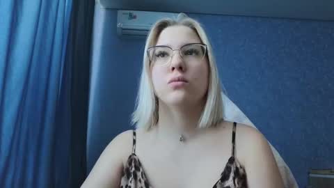 Belle  online show from November 16, 2025, 5:13 am