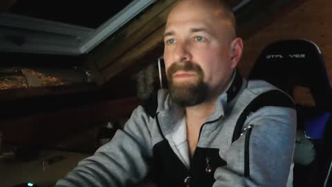 Snapshot of bratzo86 chatting on February 26, 2025, 11:37 pm LoveGirls online show from February 26, 2025, 11:37 pm