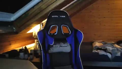 Snapshot of bratzo86 chatting on March 3, 2025, 11:14 pm LoveGirls online show from March 3, 2025, 11:14 pm