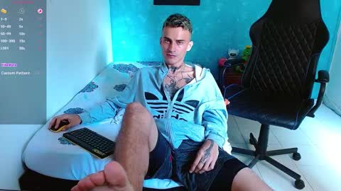 Snapshot of bray_hotboy chatting on December 7, 2024, 2:46 pm Bray Hotboy online show from December 7, 2024, 2:46 pm