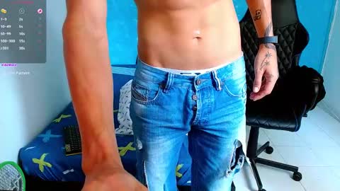 Snapshot of bray_hotboy chatting on February 25, 2025, 4:00 pm Bray Hotboy online show from February 25, 2025, 4:00 pm