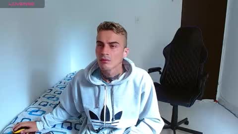 Snapshot of bray_hotboy chatting on October 12, 2025, 3:44 pm Bray Hotboy online show from October 12, 2025, 3:44 pm