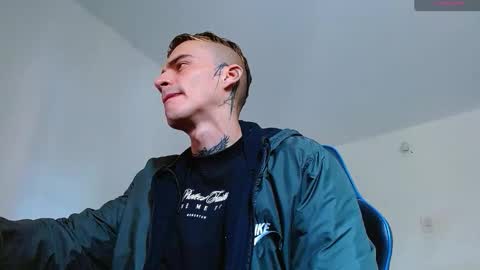 Snapshot of bray_hotboy chatting on January 18, 2026, 2:10 pm Bray Hotboy online show from January 18, 2026, 2:10 pm