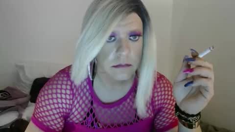 Snapshot of breeblowzcloudz chatting on March 13, 2026, 11:33 pm breeblowzcloudz online show from March 13, 2026, 11:33 pm