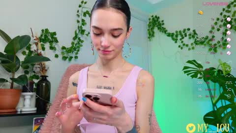 Snapshot of breeding_material chatting on January 21, 2025, 3:21 pm Ashley Dolce and Lou online show from January 21, 2025, 3:21 pm
