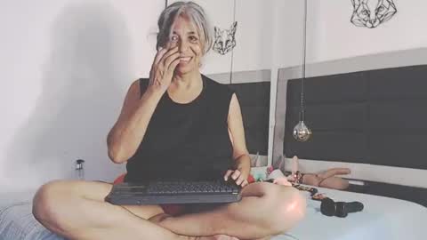 BRENDA VELASQUEZ online show from September 14, 2025, 2:27 pm