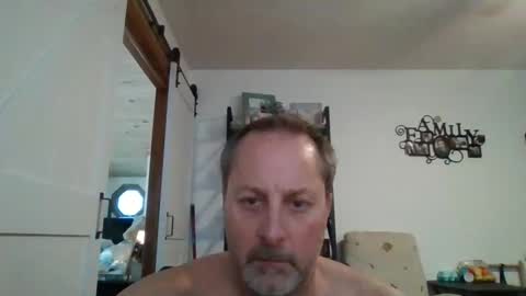 hey online show from October 22, 2025, 8:52 pm