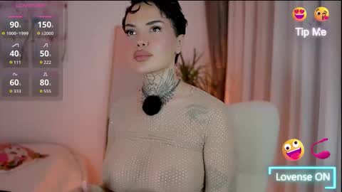 Snapshot of briannaxmoon chatting on November 17, 2025, 4:24 pm Briana online show from November 17, 2025, 4:24 pm