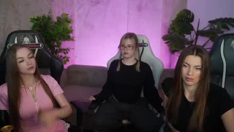 Diamonds Girls online show from June 3, 2026, 2:33 pm
