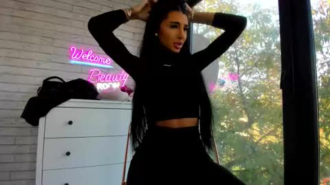 Snapshot of britney_charm chatting on October 22, 2025, 6:46 am britney_charm online show from October 22, 2025, 6:46 am