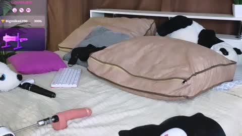 Britney online show from February 27, 2025, 3:25 am