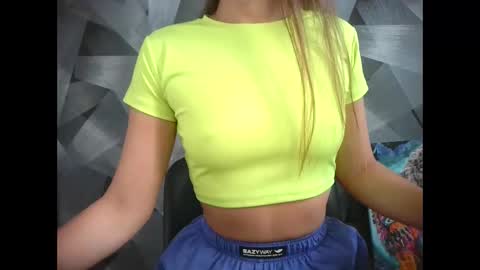 Snapshot of britneyxkittens chatting on October 18, 2025, 4:26 am BritneyxKittens online show from October 18, 2025, 4:26 am