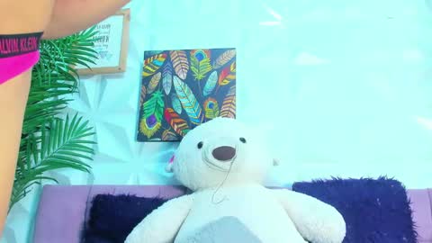 BRIYIT     online show from September 19, 2025, 4:25 am