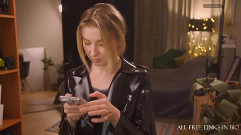 Anna online show from December 23, 2024, 4:06 pm