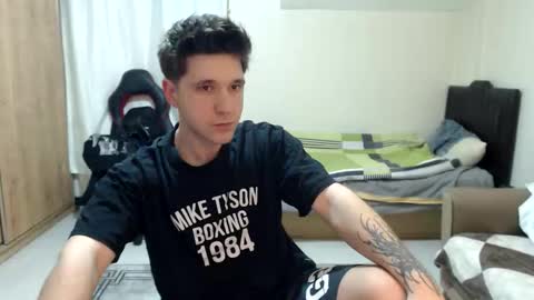 Snapshot of brownhaiir chatting on February 4, 2026, 6:14 pm brownhaiir online show from February 4, 2026, 6:14 pm