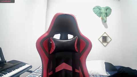 bruce_1111 online show from October 27, 2025, 8:24 pm