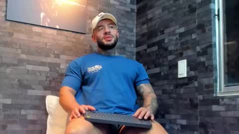 Snapshot of brucedallas chatting on February 6, 2026, 5:01 am brucedallas online show from February 6, 2026, 5:01 am