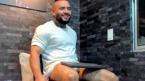 brucedallas online show from May 2, 2026, 1:10 am