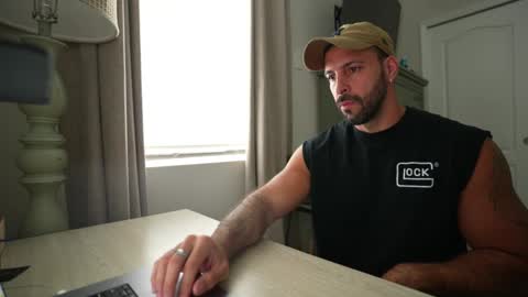 Snapshot of brucestryker chatting on October 19, 2025, 7:47 pm onlyfans BRUCESTRYKER online show from October 19, 2025, 7:47 pm