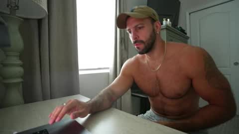 Snapshot of brucestryker chatting on October 20, 2025, 4:07 pm onlyfans BRUCESTRYKER online show from October 20, 2025, 4:07 pm