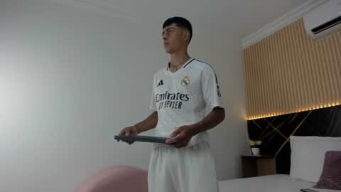 Snapshot of bruno_fox_ chatting on July 6, 2026, 8:22 pm Bruno online show from July 6, 2026, 8:22 pm