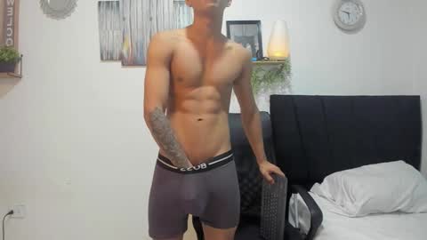 bruno_snow online show from December 4, 2025, 3:38 am