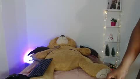 hot online show from November 28, 2025, 6:05 am