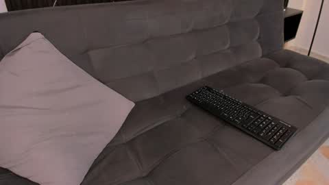 Bryxon  online show from December 5, 2024, 6:33 pm