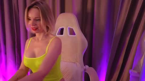 bubbling_crush online show from February 10, 2025, 10:51 pm