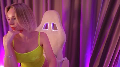 bubbling_crush online show from February 11, 2025, 1:52 am