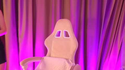 bubbling_crush online show from February 20, 2025, 11:32 pm