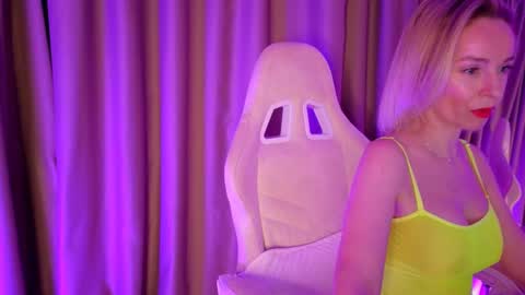 bubbling_crush online show from March 4, 2025, 9:00 pm