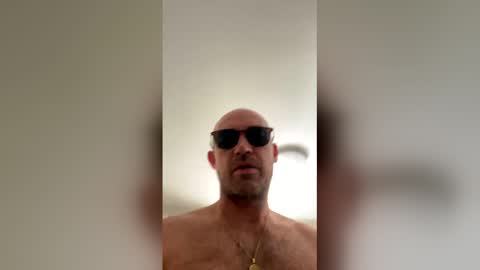 Buffnico2026 online show from April 19, 2026, 11:29 pm