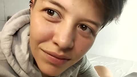 Snapshot of bug2025 chatting on September 24, 2025, 2:37 am bug2025 online show from September 24, 2025, 2:37 am