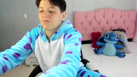 Snapshot of bug2025 chatting on October 8, 2025, 3:04 am bug2025 online show from October 8, 2025, 3:04 am